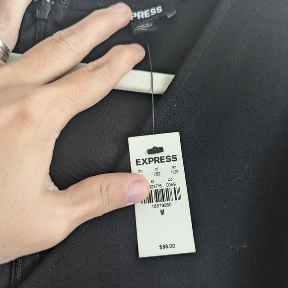 Express Jumpsuit V-neck Tie-Waist NWT - Picture 5 of 10